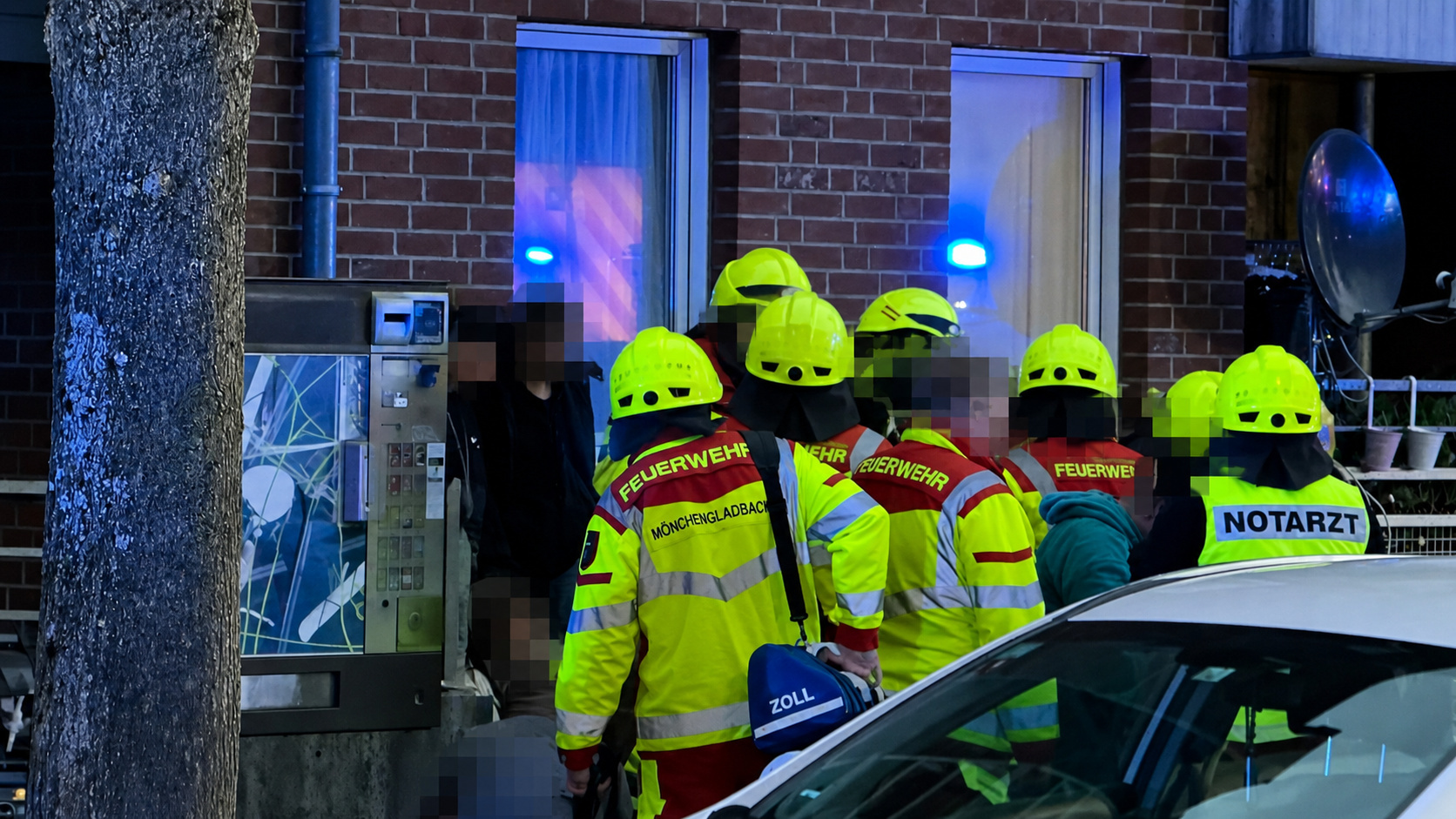 wide_street_urban_emergency_scene_at_dusk_or_night