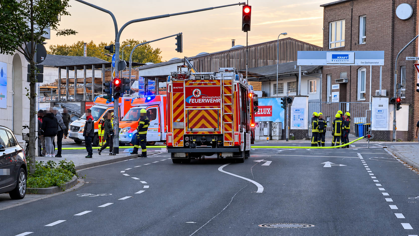 20261013-Brand-Aachener-Strasse-Vier-Menschen-von-Feuerwehr-gerettet-4