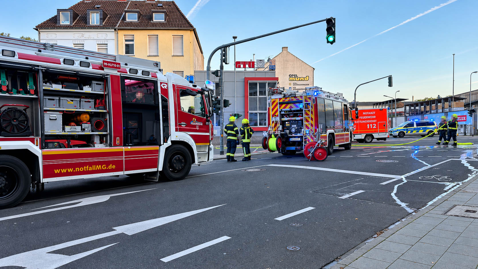 20261013-Brand-Aachener-Strasse-Vier-Menschen-von-Feuerwehr-gerettet
