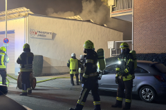 Feuerwehr-verhindert-Ausbreitung-bei-Lagerhallenbrand-auf-der-Bendhecker-Str-Bild-2