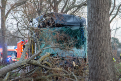 Schwerer-Busunfall-in-Willich-Fahrer-in-Lebensgefahr-Foto-Sascha-Hohnen-Bils-2