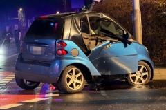 Schwerer-Unfall-in-Moenchengladbach-22-J-prallt-mit-Auto-gegen-Ampelmast-Bild-4