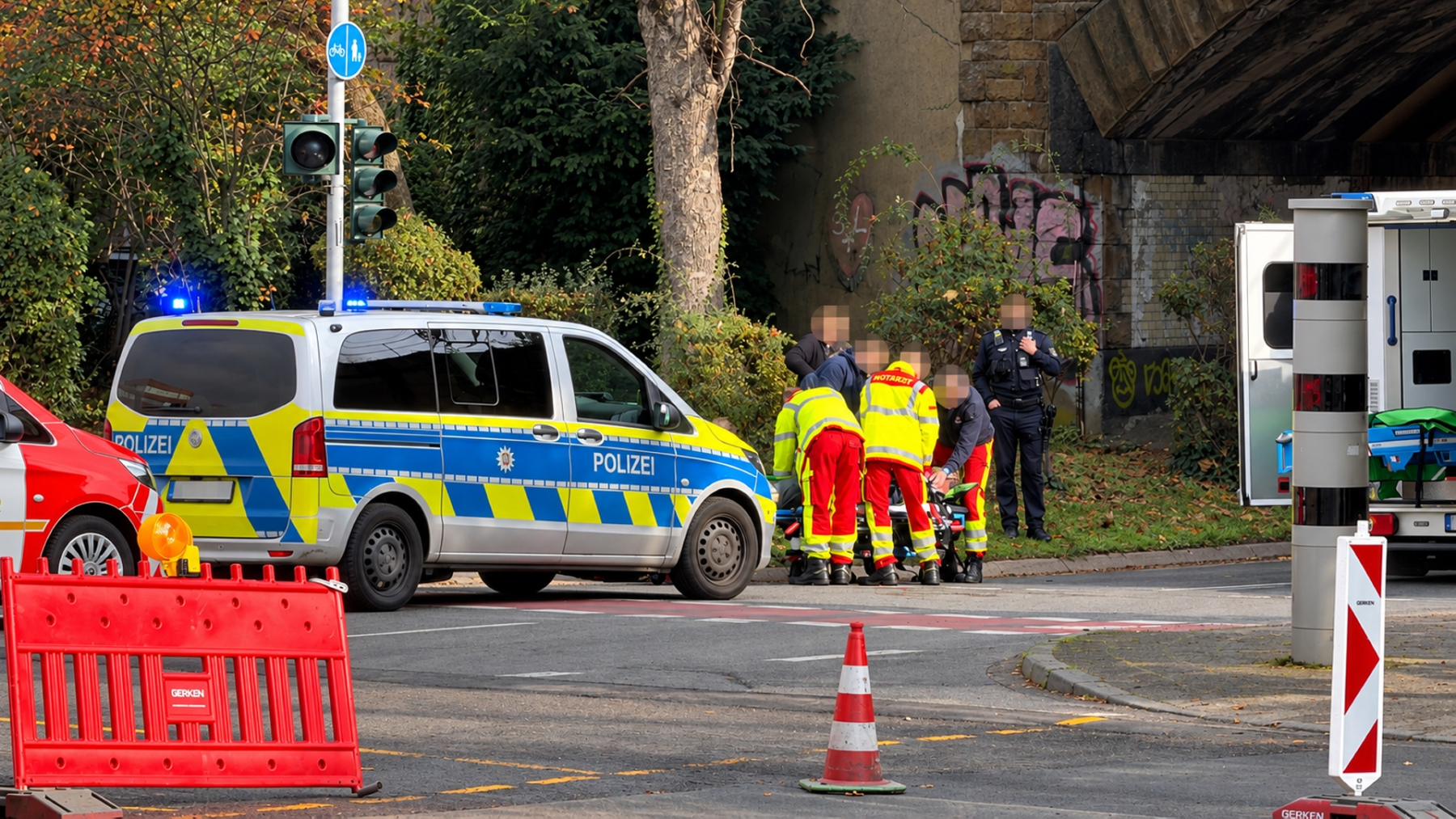 Unfall-PKW-gegen-Trettroller-Theodor-Heuss-Strasse-ecke-Koschenbroicher-str-7