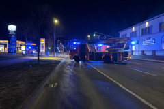 Verkehrsunfall-auf-der-Duvenstrasse-Zwei-Pkw-kollidieren2