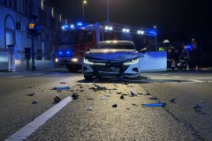 Verkehrsunfall-auf-der-Duvenstrasse-Zwei-Pkw-kollidieren6