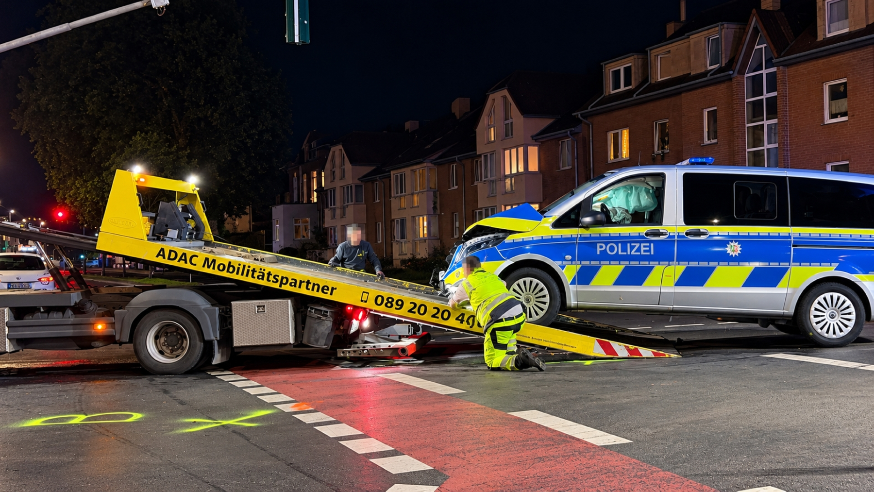 Verkehrsunfall-zwischen-zwei-Streifenwagenteams-in-Rheydt-2
