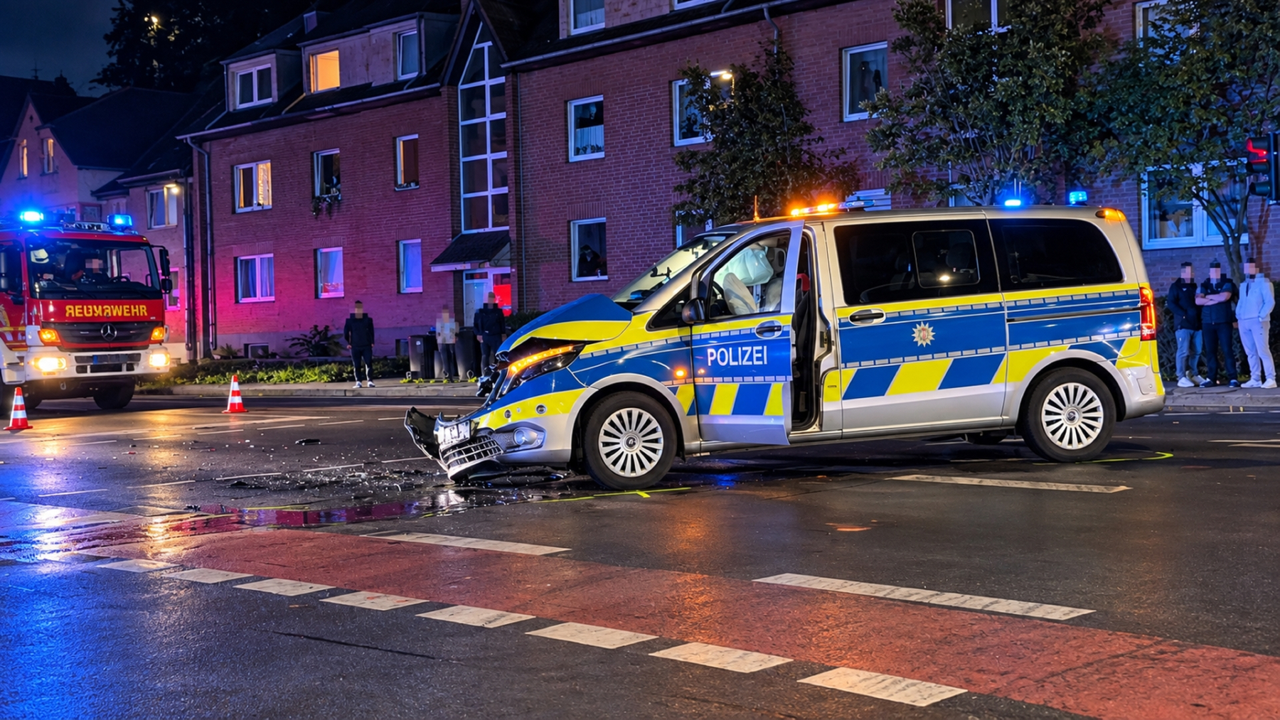 Verkehrsunfall-zwischen-zwei-Streifenwagenteams-in-Rheydt-8