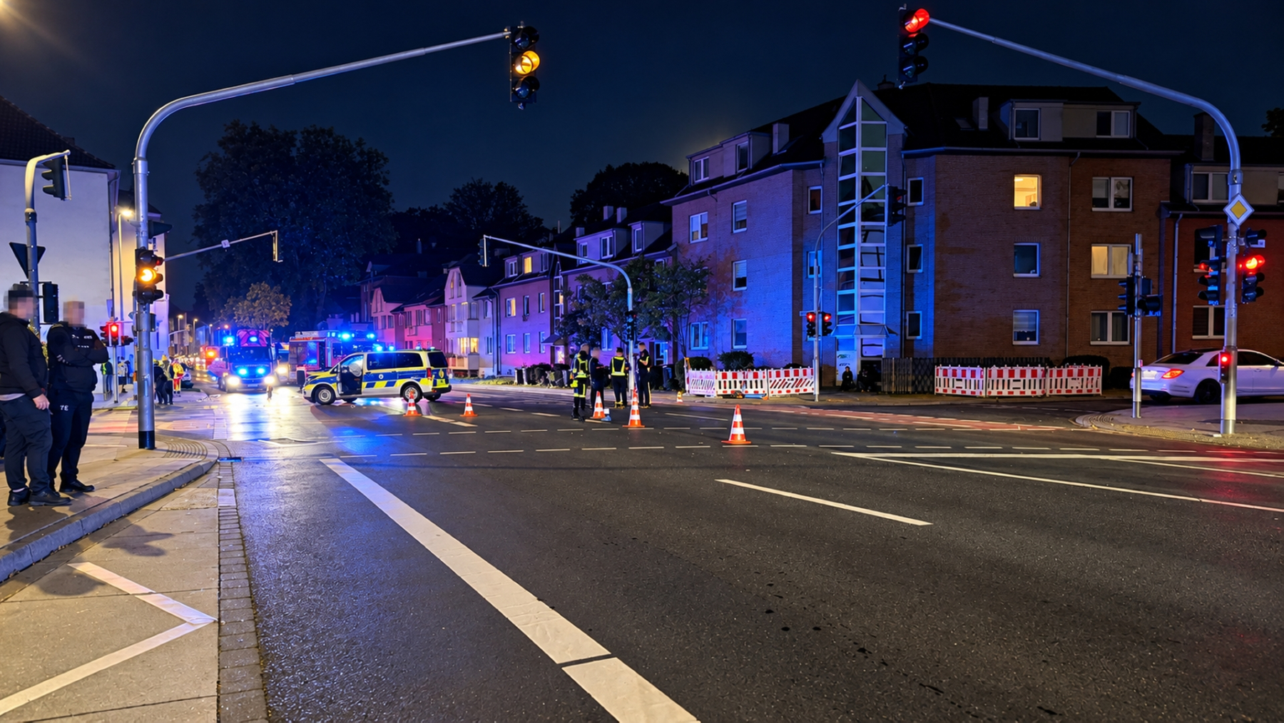 Verkehrsunfall-zwischen-zwei-Streifenwagenteams-in-Rheydt-9