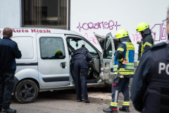 VU Pescherstr 94 KFZ gegen Hauswand 3