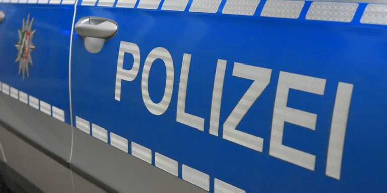 Seniorin bei Unfall schwer verletzt – Straße bis in die Nacht gesperrt