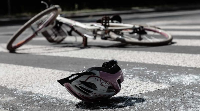 67-jährige Fahrradfahrerin bei Alleinunfall schwer verletzt