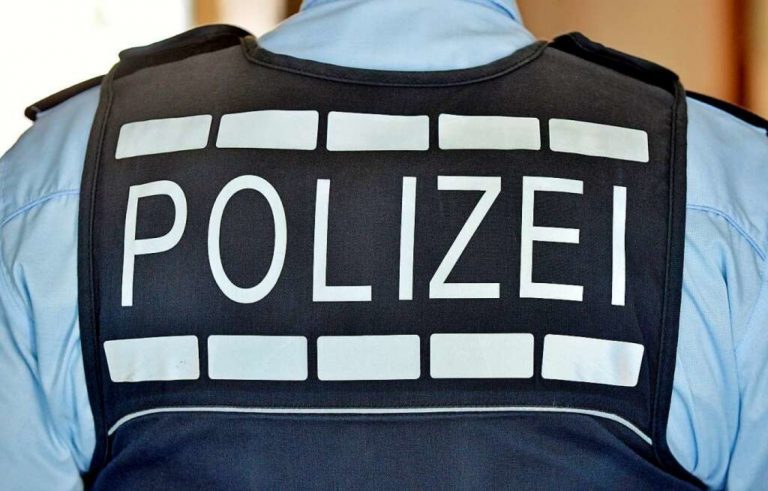 Versuchter Raub mit Messerdrohung an Senioren