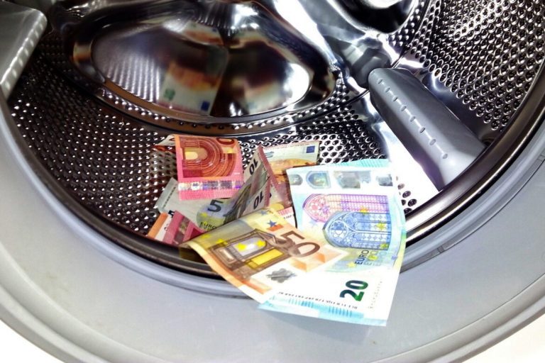 Pfarrer aus Mönchengladbach wegen Geldwäsche angeklagt