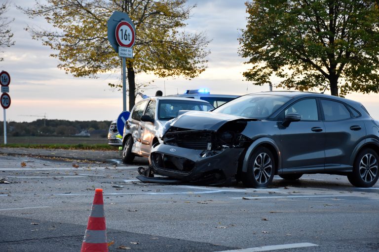 Vier Verletzte bei Verkehrsunfall in Hardt
