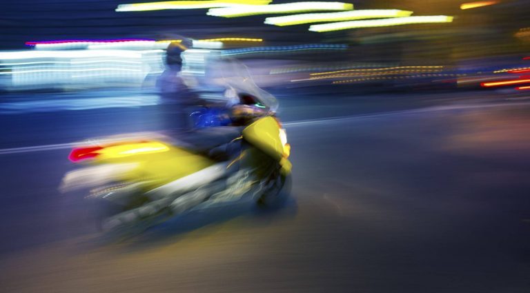 16-jähriger flüchtet vor Polizeikontrolle mit dem Roller