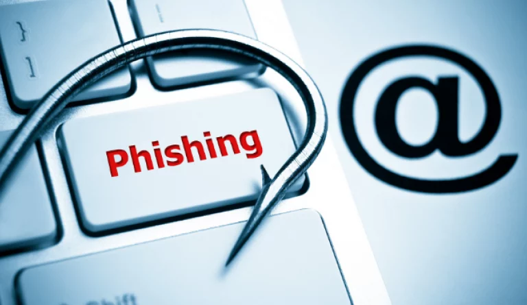 Frau wird Opfer von Phishing Mail