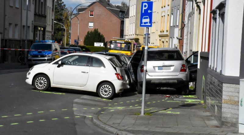 Verkehrsunfall Bonnenbroicher Str mit zwei verletzten Fußgängern