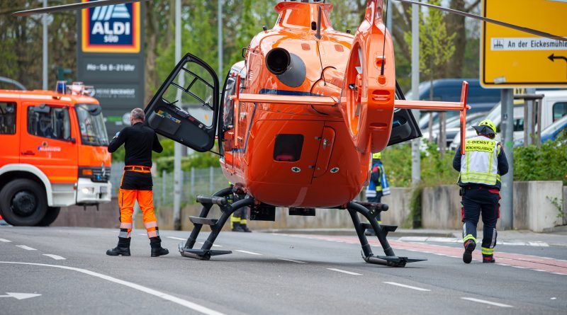 Hubschrauber landet auf Odenkirchener Straße