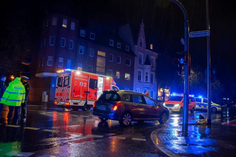 Verkehrsunfall Brunnenstraße Ecke Hermsches Fotos Sascha Hohnen