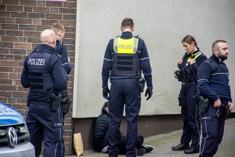 Polizei nimmt zwei Männer nach Erpressungsversuch fest