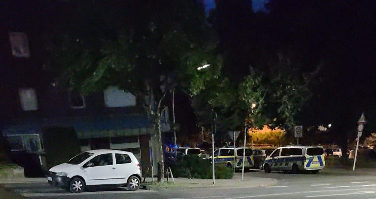 38-jähriger entzieht sich polizeiliche Kontrolle und baut Unfall