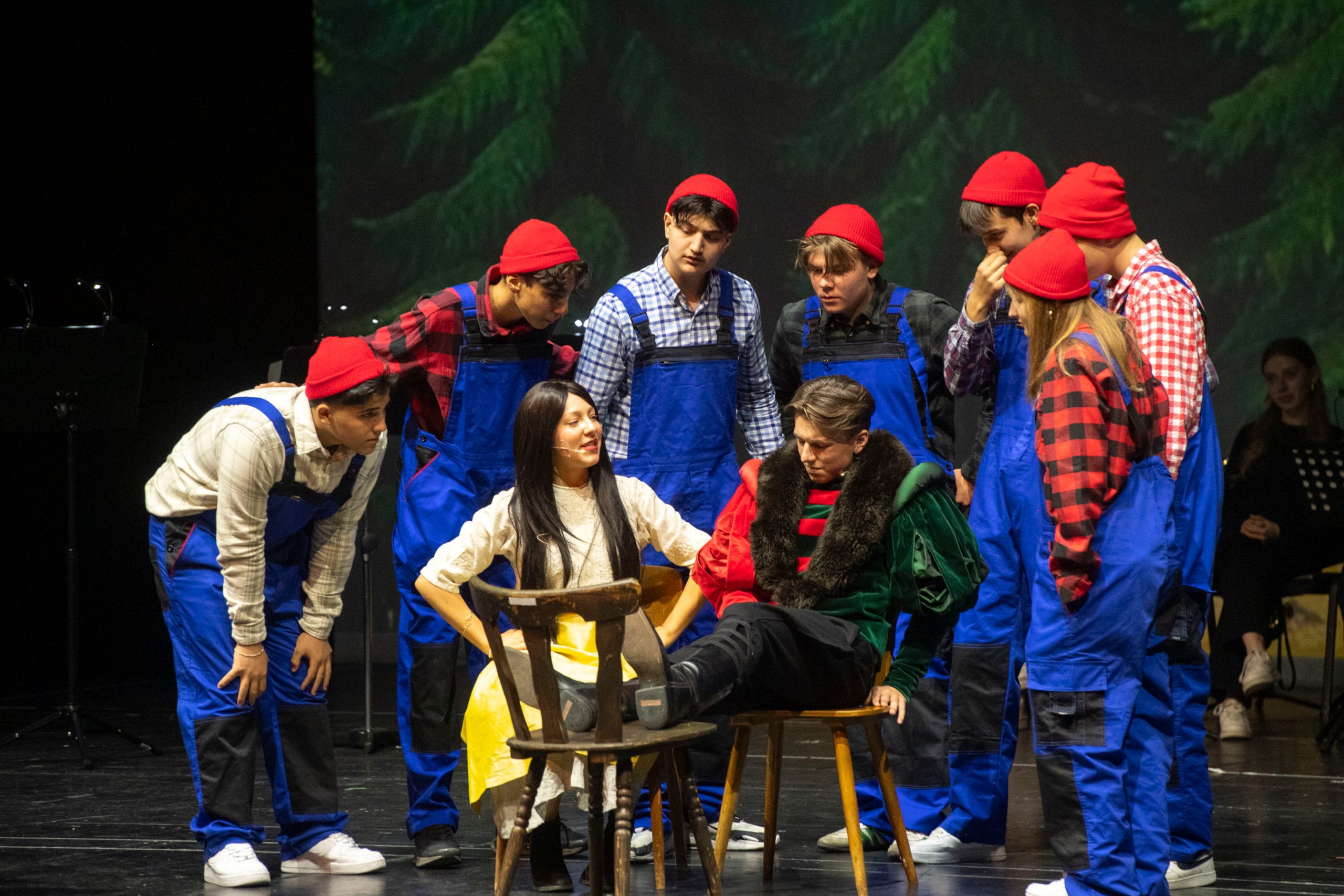 Theater-Highlight des Hugo-Junkers-Gymnasiums ‘Schneewittchen und ihre Schwester‘© Nell Röttges