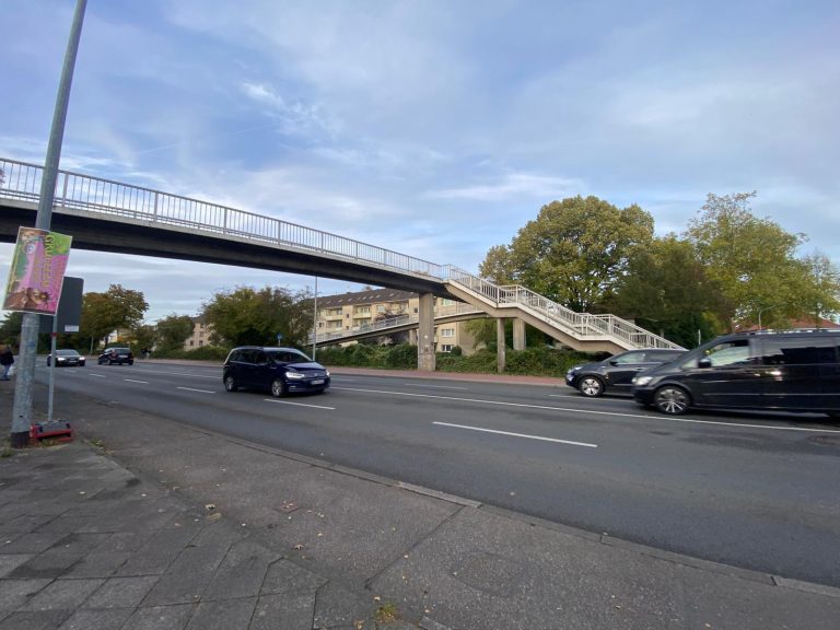 Fußgängerbrücke über die Theodor-Heuss-Straße