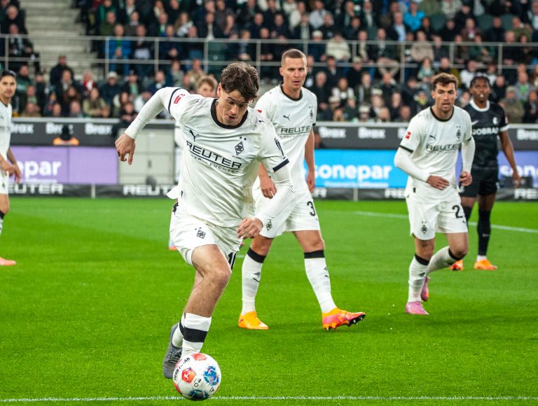 Borussia Mönchengladbach feiert einen souveränen 3:0-Sieg gegen Heidenheim. Diks, Tabakovic und Machino treffen. Alles zum emotionalen Kleindienst-Comeback hier im Spielbericht.
