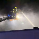 Feuerwehr verhindert Ausbreitung bei Lagerhallenbrand auf der Bendhecker Str Bild 3