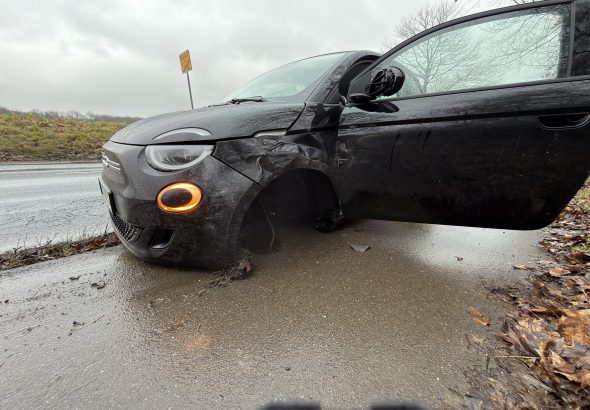 Schwerer Verkehrsunfall auf der Hardter Landstraße fordert schwerverletzte
