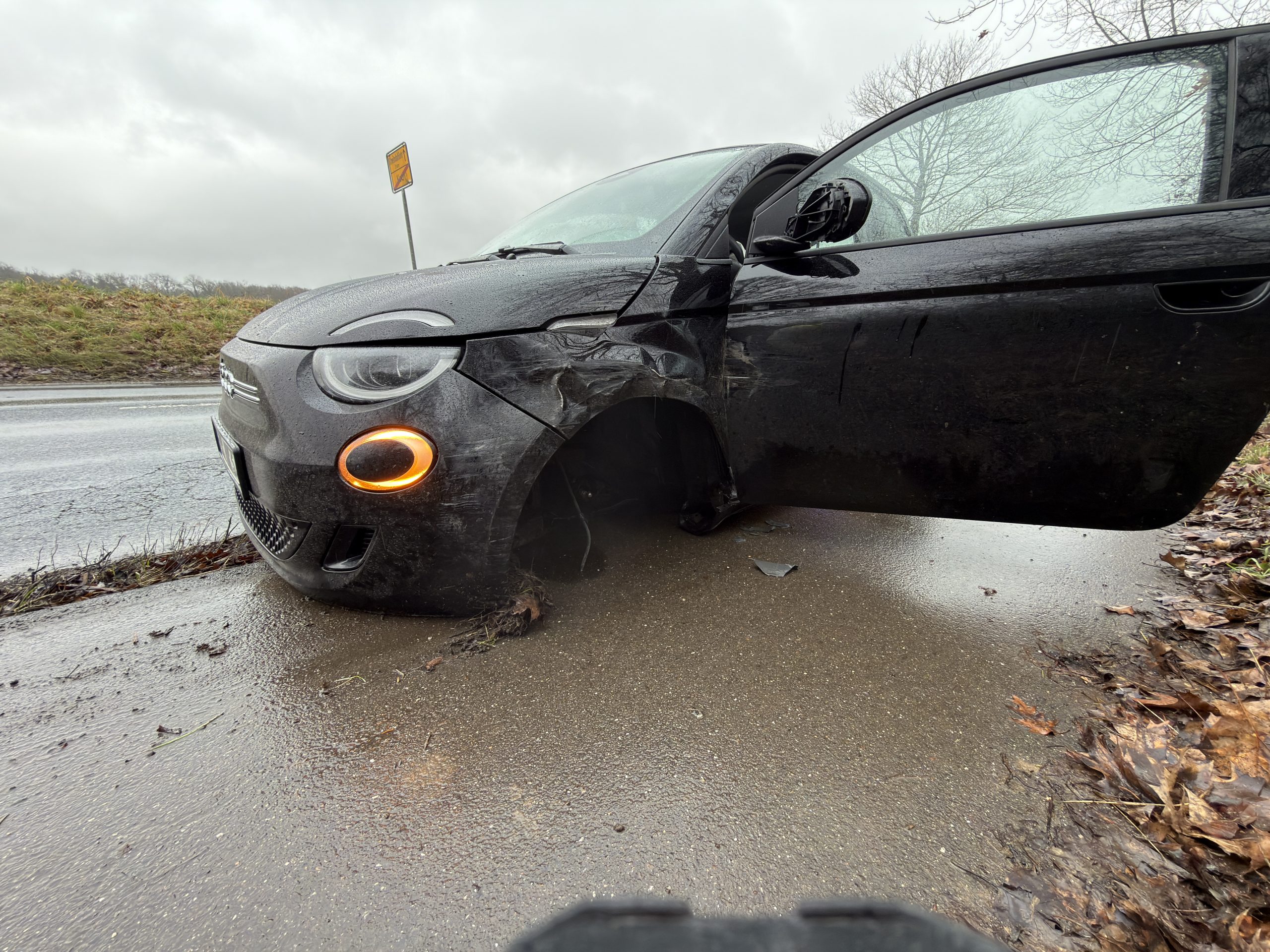 Schwerer Verkehrsunfall auf der Hardter Landstraße fordert schwerverletzte
