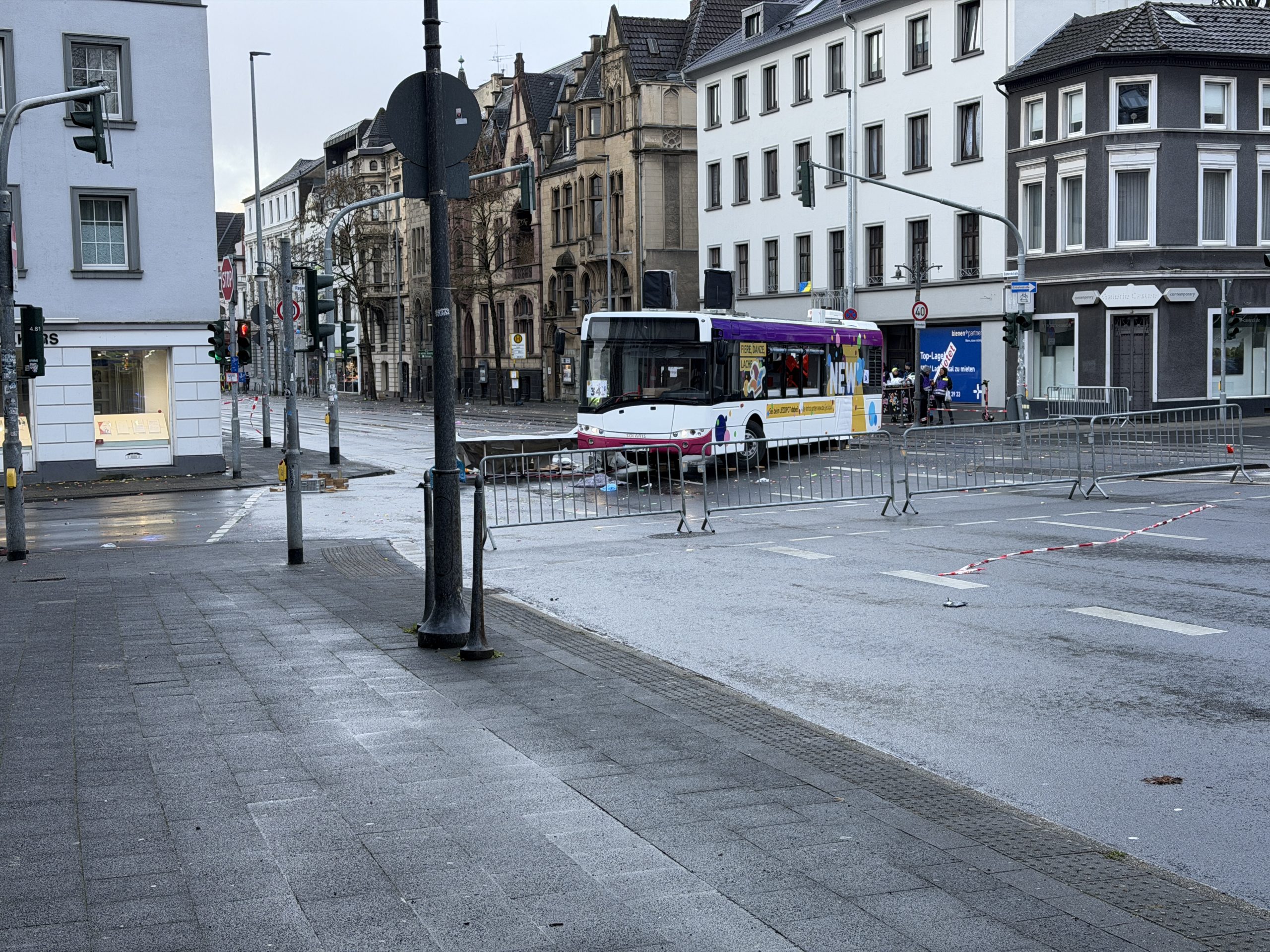 Nach schwerem Unfall beim VDZ: Zustand der 23-Jährigen weiter kritisch