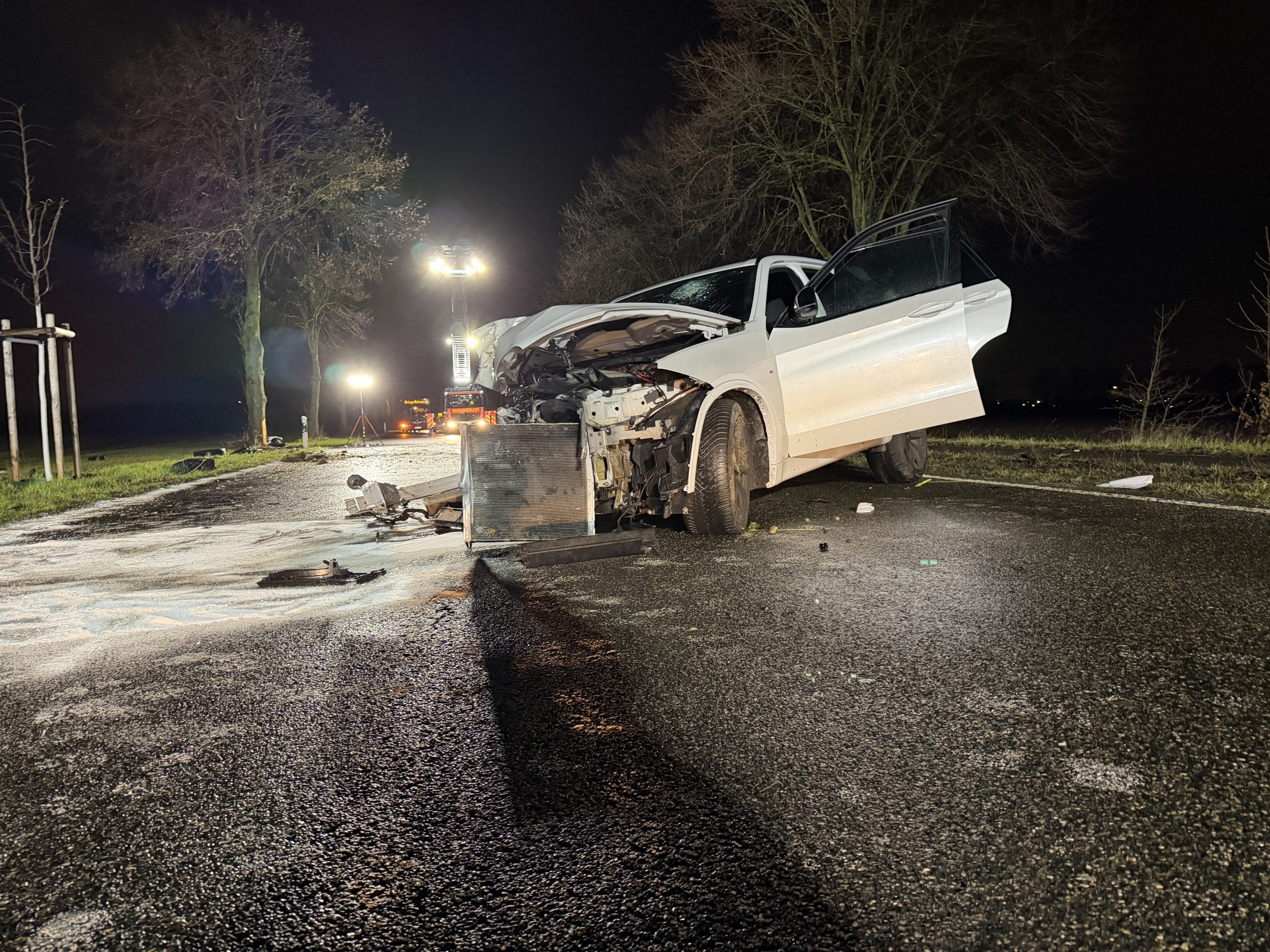 Schwerer Verkehrsunfall auf der Liedberger Straße Foto Sascha Hohnen