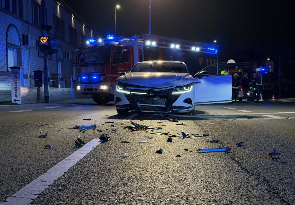 Verkehrsunfall auf der Duvenstraße Zwei Pkw kollidieren6
