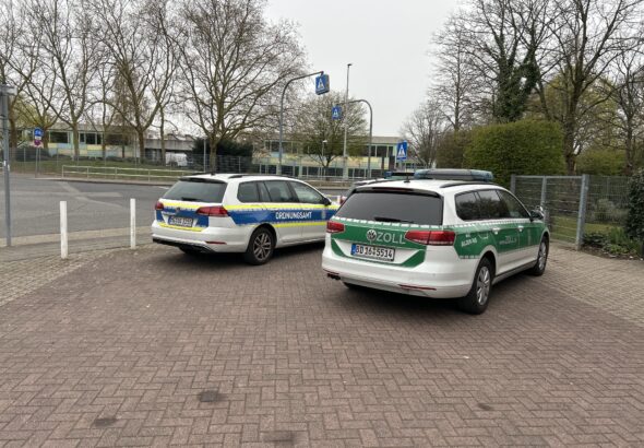 Einsatzfahrzeuge von Zoll und Ordnungsamt