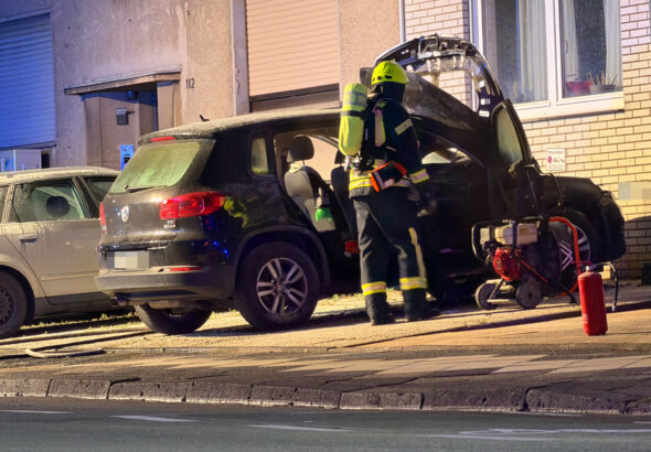 Fahrzeugbrand in Mönchengladbach-Heyden Berlinerstrße Auto geht in Flammen auf