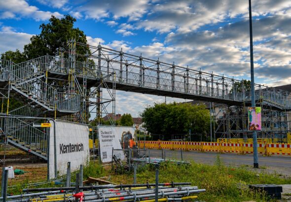 Der Bau der Behelfsbrücke über die Theodor-Heuss-Straße 2