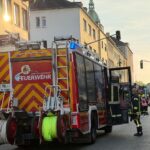 Feuerwehr auf der Hauptstraße Papier im Schacht angezündet 1