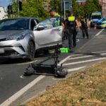 Polizeieinsatz nach einem schweren Unfall mit einem E-Scooter auf der Speicker Straße am Geropark in Mönchengladbach."