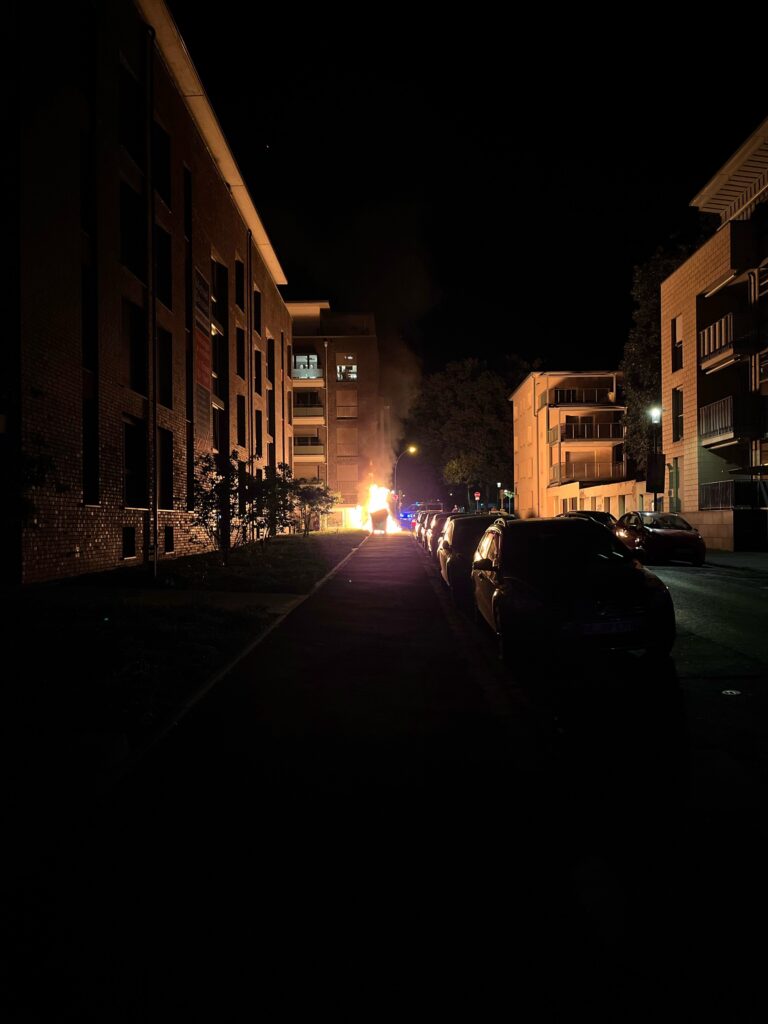 Nächtlicher Brand auf der Kleiststraße in Gladbach – Polizei Mönchengladbach sucht Zeugen