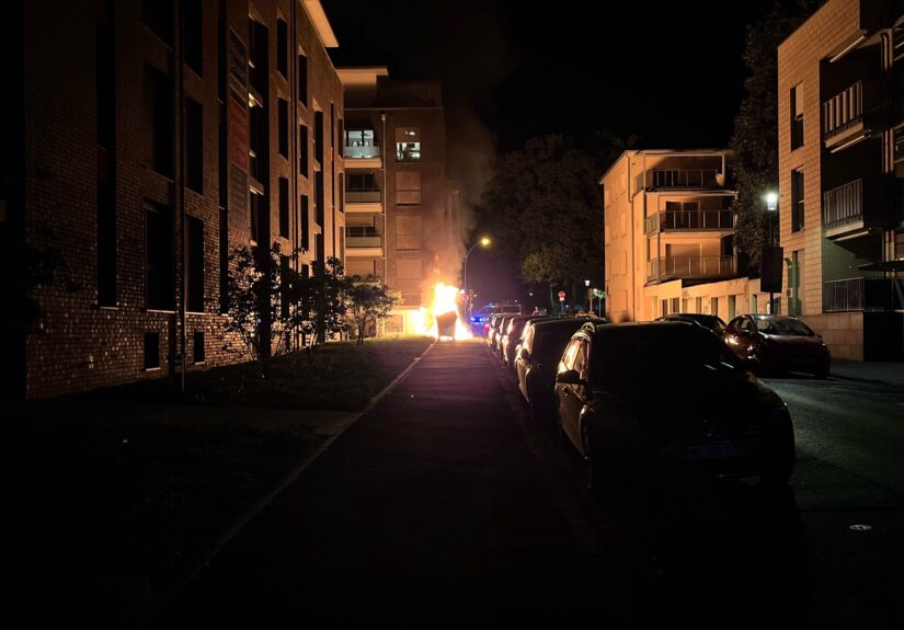 Nächtlicher Brand auf der Kleiststraße in Gladbach – Polizei Mönchengladbach sucht Zeugen
