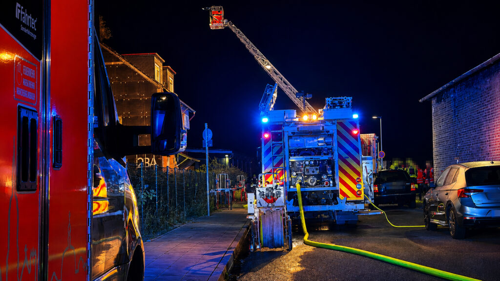 Feuerwehreinsatz bei einem Wohnungsbrand an der Beltinghovener Straße in Mönchengladbach-Venn