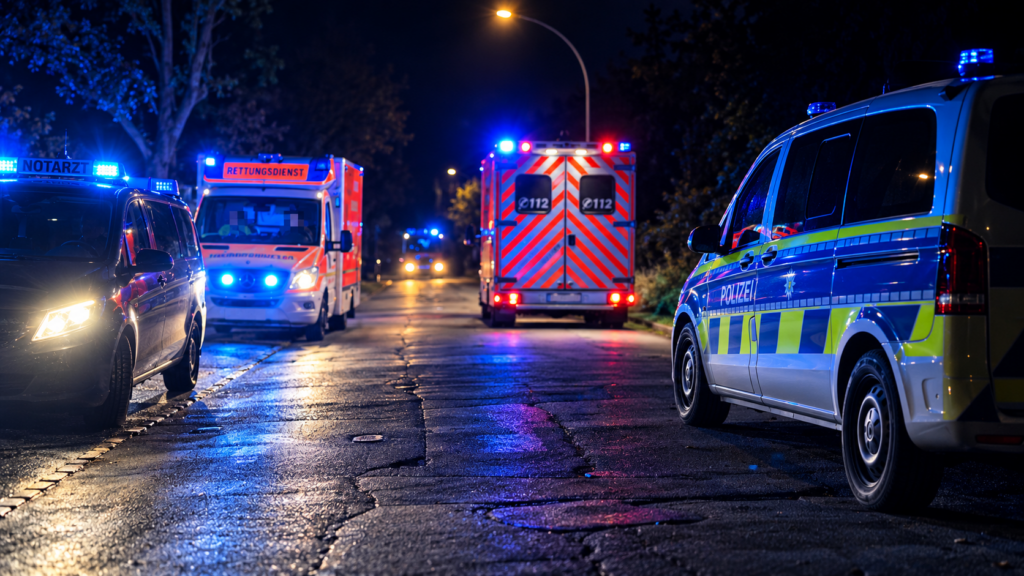 Polizeihubschrauber bei der Suche nach einer vermissten 90-jährigen Frau in Mönchengladbach-Rheydt