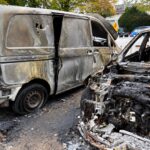 Ausgebranntes Wrack nach einem Fahrzeugbrand in Mülfort an der Dorfstraße