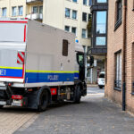 Polizeieinsatz und Durchsuchung bei Razzia gegen Drogenhandel in Mönchengladbach