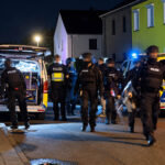 Streifenwagen der Polizei Mönchengladbach bei einem Polizeieinsatz an der Weichselstraße.